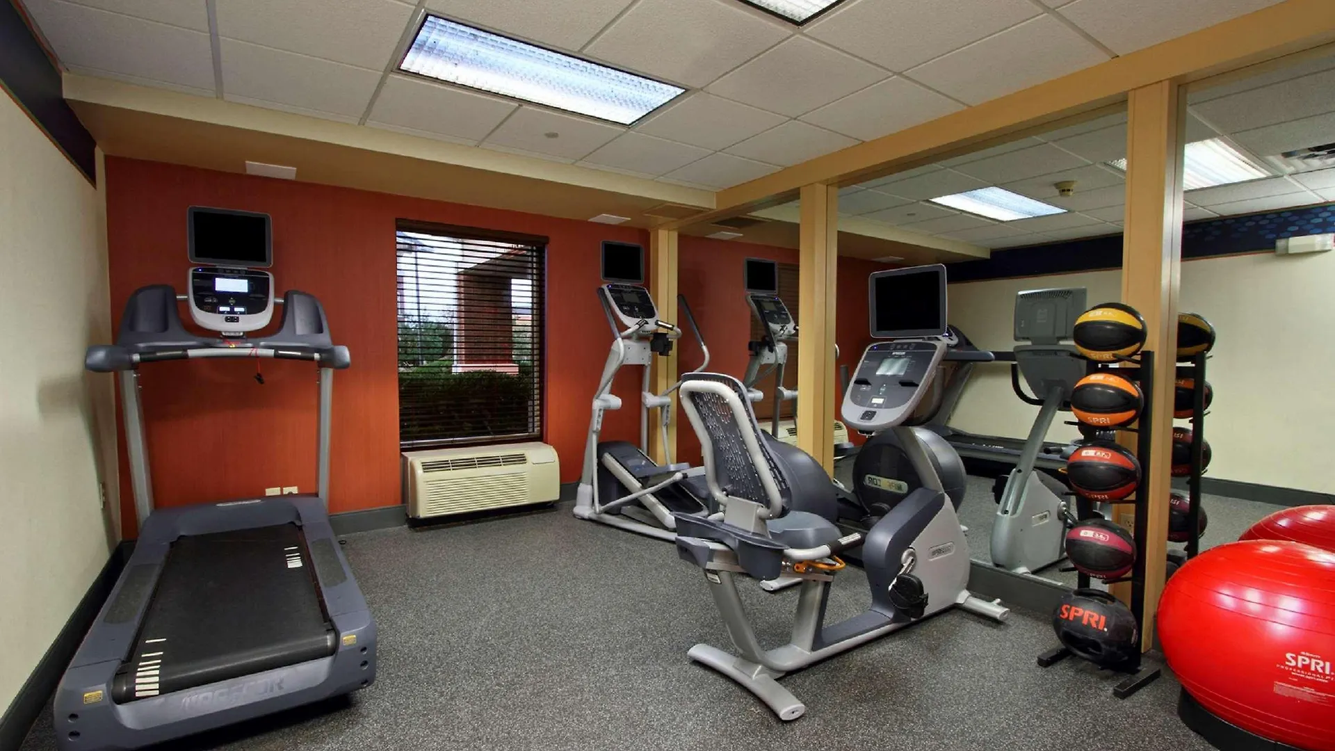 Hampton Inn & Suites Newtown Yardley Hotel