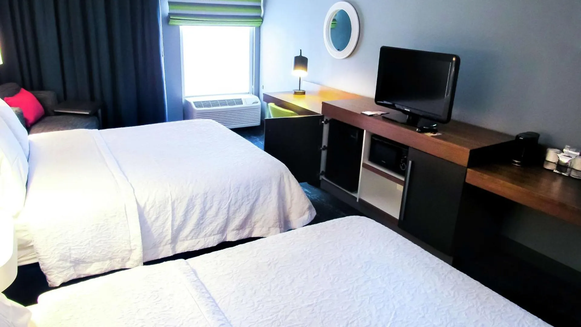 Hampton Inn & Suites Newtown Yardley Hotel