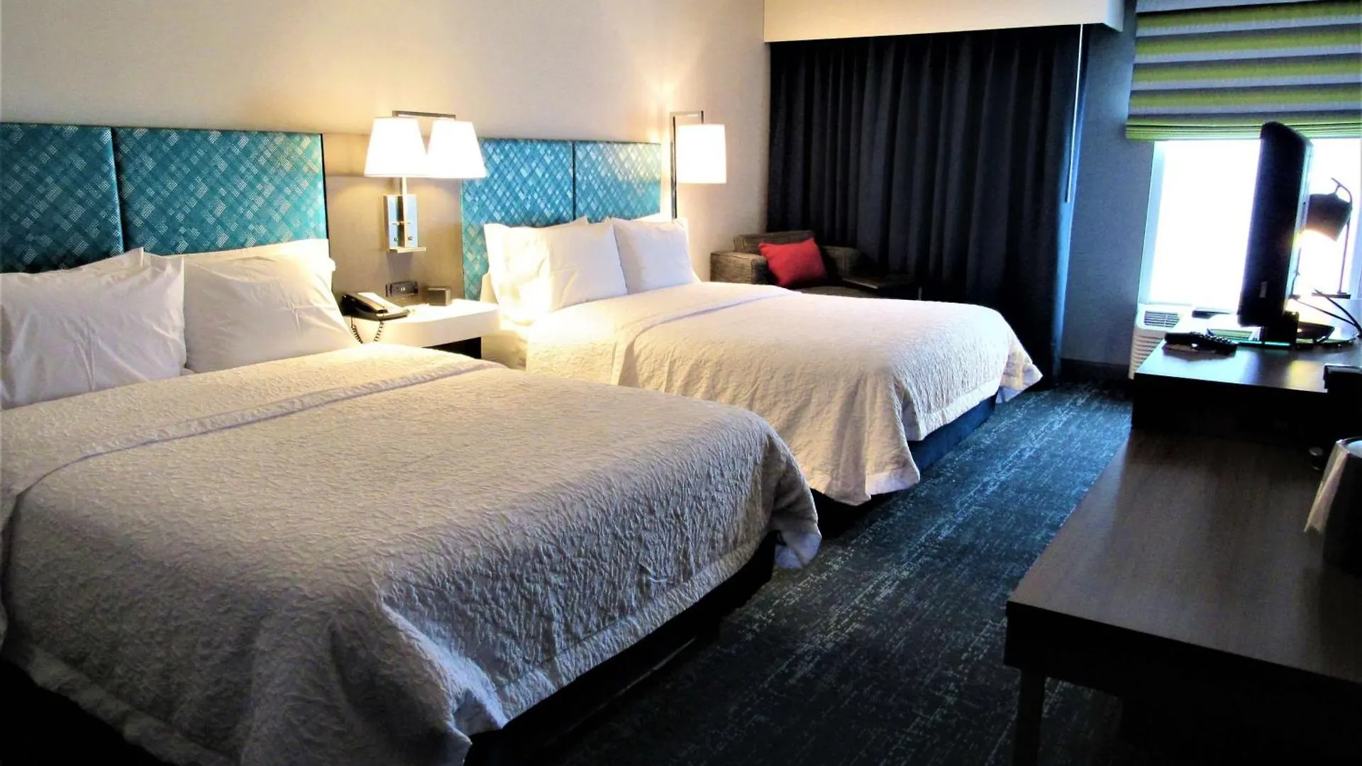 Hampton Inn & Suites Newtown Yardley Hotel