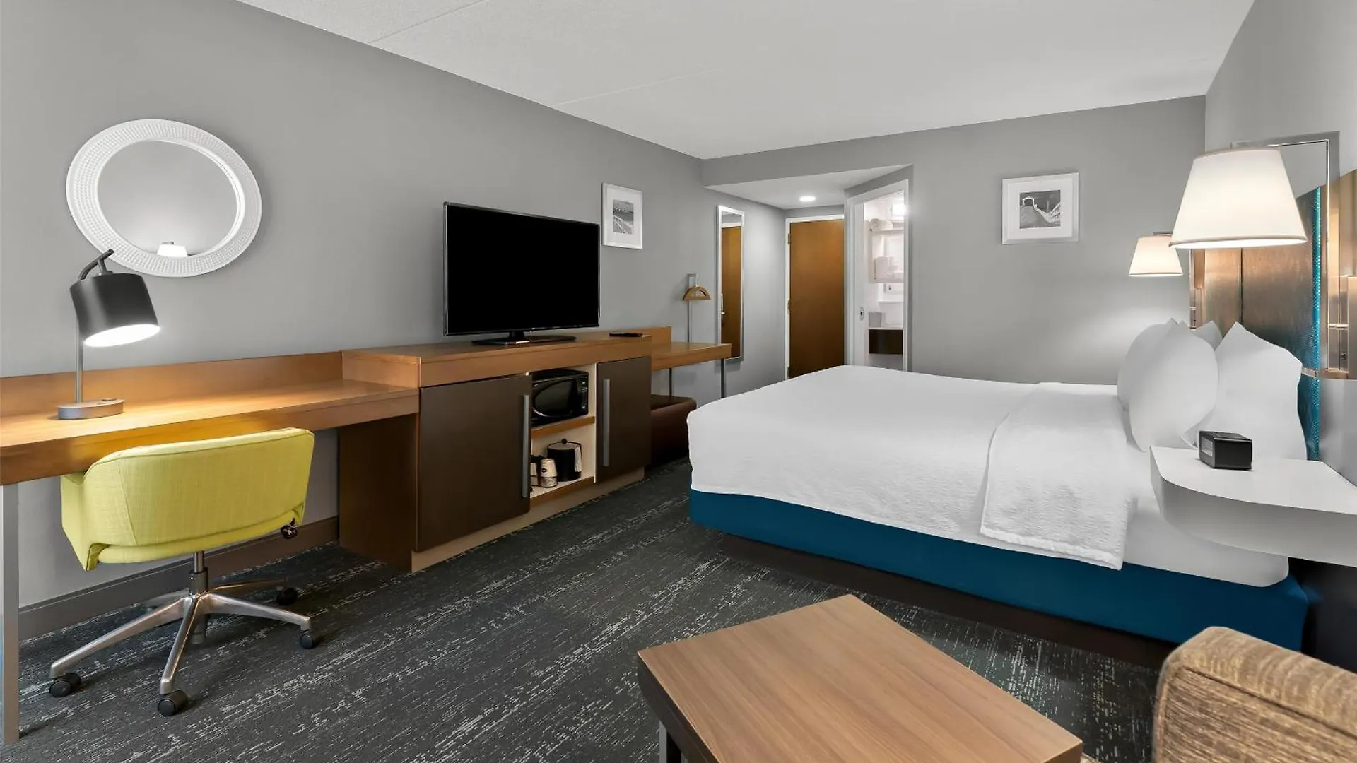 Hampton Inn & Suites Newtown Yardley Hotel