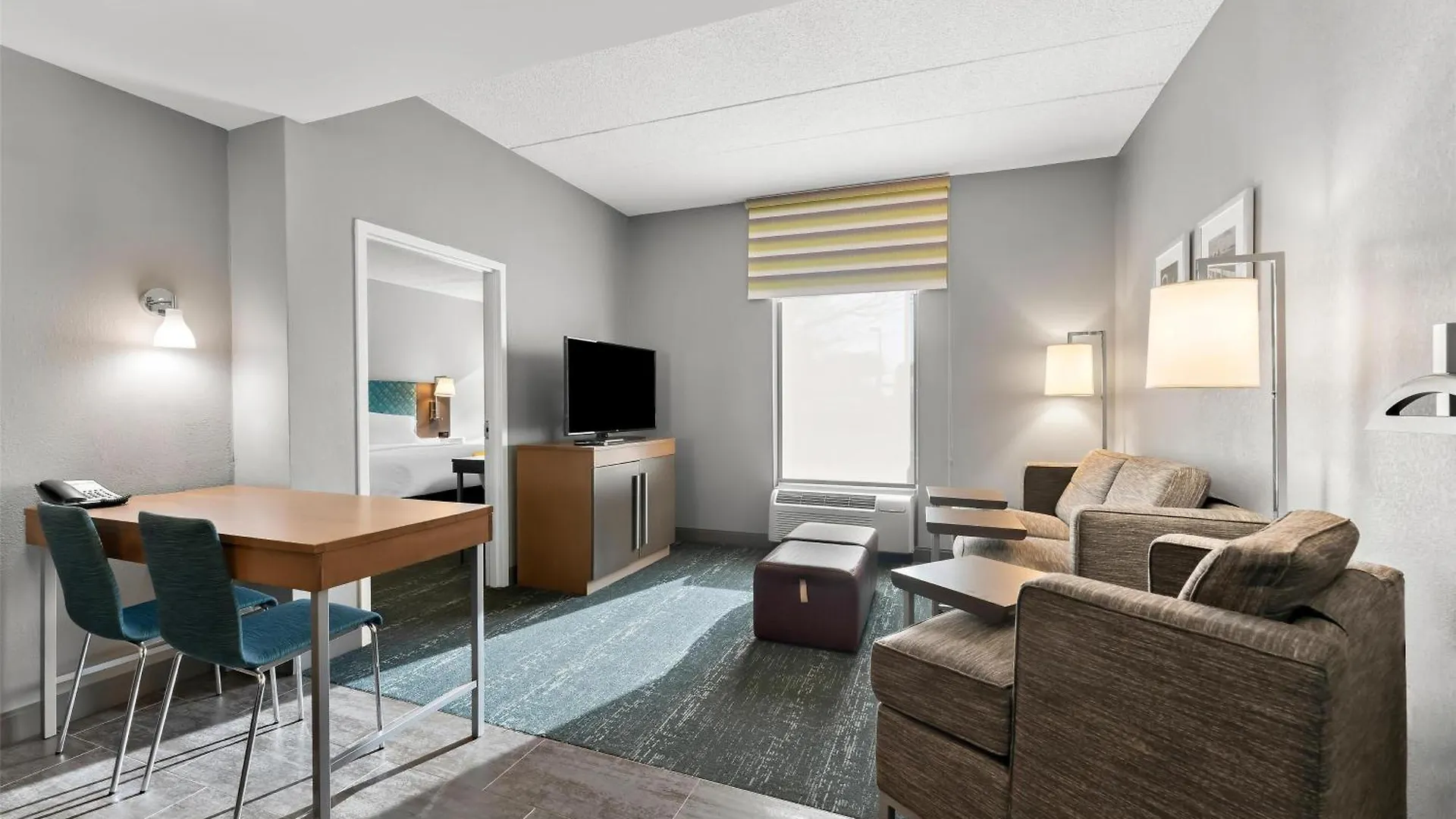 Hampton Inn & Suites Newtown Yardley Hotel
