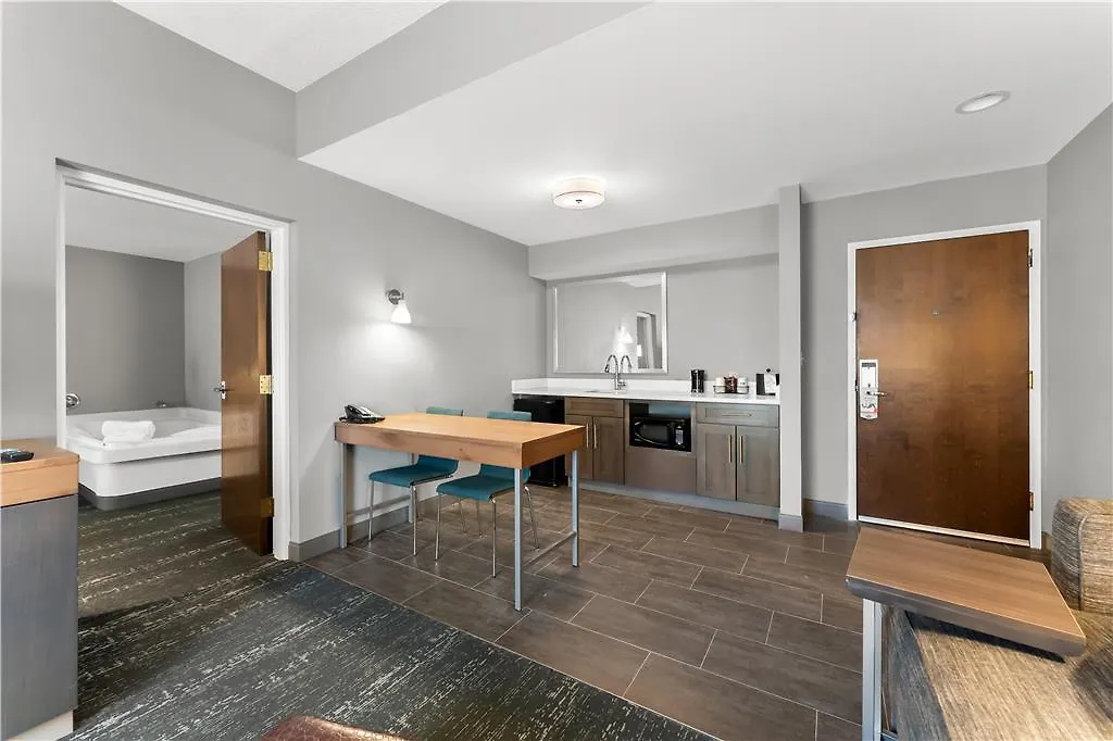 Hampton Inn & Suites Newtown Yardley Hotel